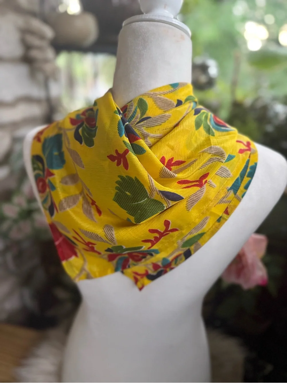 Vintage silk Yellow Floral Neck Scarf - Picture 4 of 4